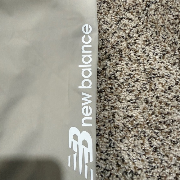 New Balance Men's Thin Cream Joggers size L - Picture 5 of 6
